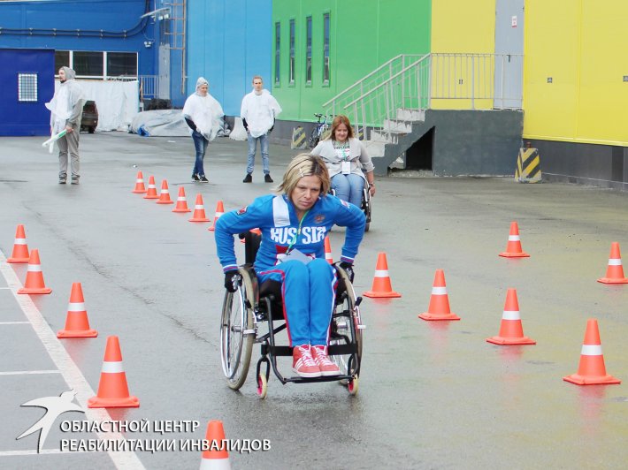 Екатеринбуржцы на инвалидных колясках приняли участие в «Зеленом марафоне»