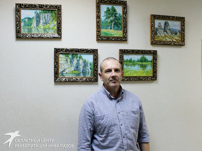 В Центре открылась выставка картин уральского художника