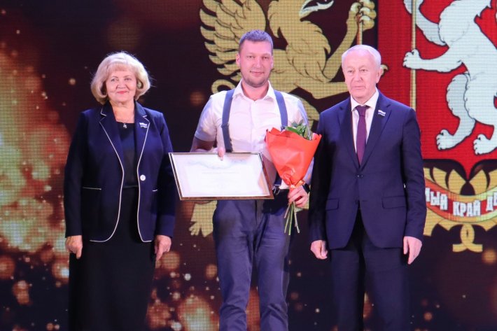 Работники ГАУ «Областной центр реабилитации инвалидов» удостоены наград Свердловской области 